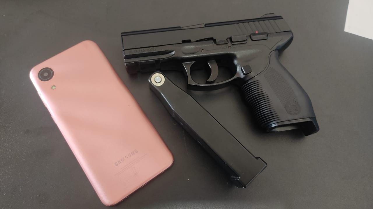 Guardia Civil Municipal de Frontera detiene a una mujer con arma de fuego simulada Guardia Civil Municipal de Frontera detiene a una mujer con arma de fuego simulada