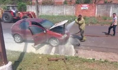 Automóvil ardió en llamas en el barrio General Díaz