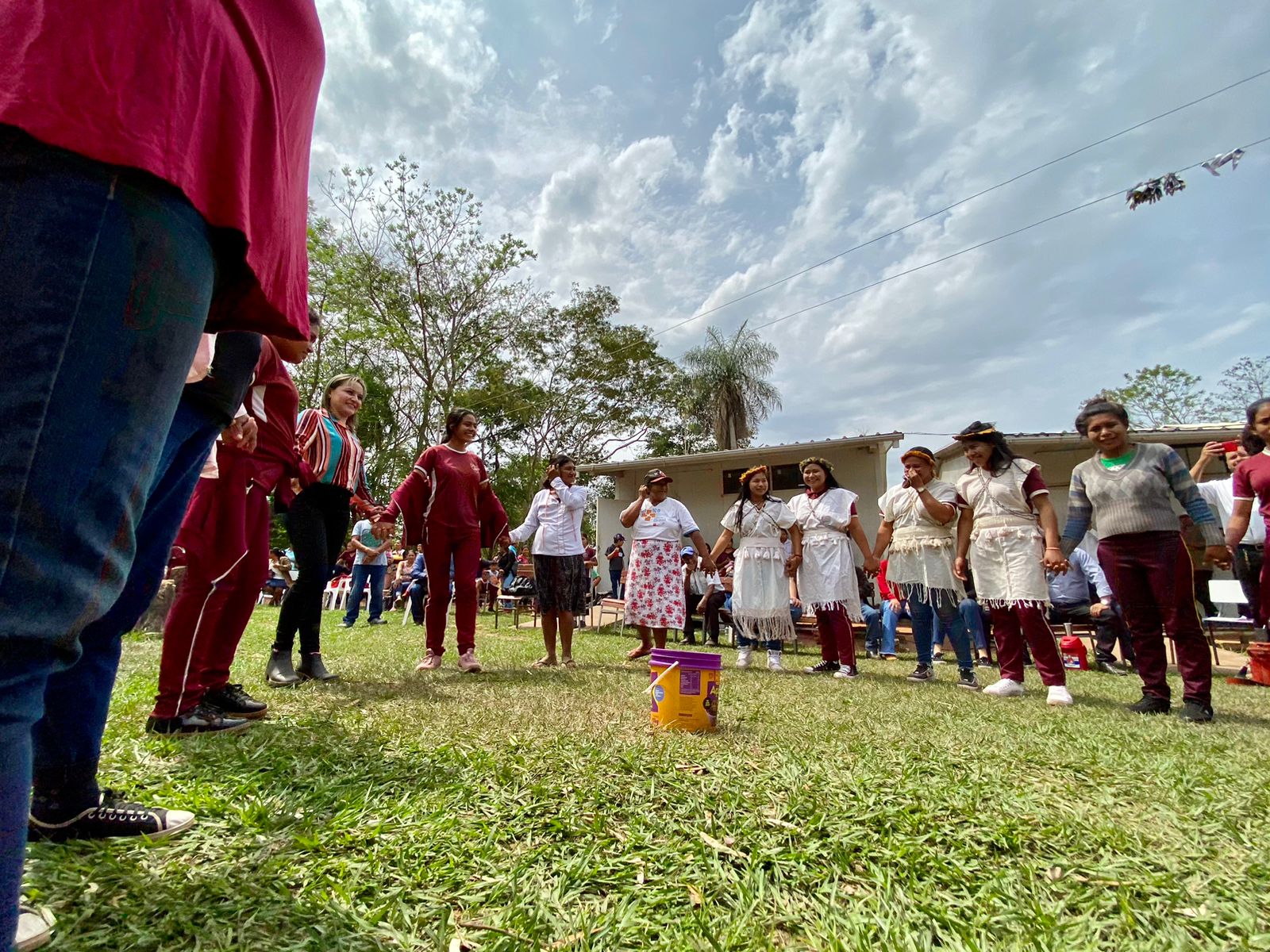 Gobernador compartió con pobladores de la colonia Piky Kua por el Día Internacional de la Mujer Indígena Gobernador compartió con pobladores de la colonia Piky Kua por el Día Internacional de la Mujer Indígena