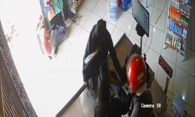 Asaltantes invaden un local comercial en PJC y se llevan dinero en efectivo