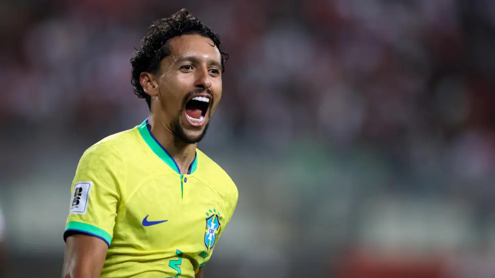 Brasil se impone sobre la hora a Perú