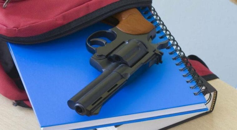 Hallan en la pared de una escuela un anuncio de masacre Hallan en la pared de una escuela un anuncio de masacre