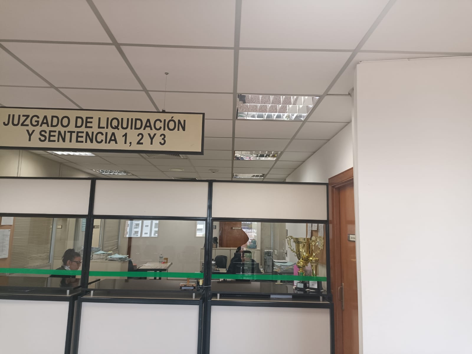 Llamativa conducta de juezas en el momento de conocerse la sentencia a kinesiológa procesada Llamativa conducta de juezas en el momento de conocerse la sentencia a kinesiológa procesada