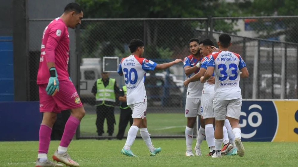 Cerro golea, tapa su problema casero y llega con todo al clásico