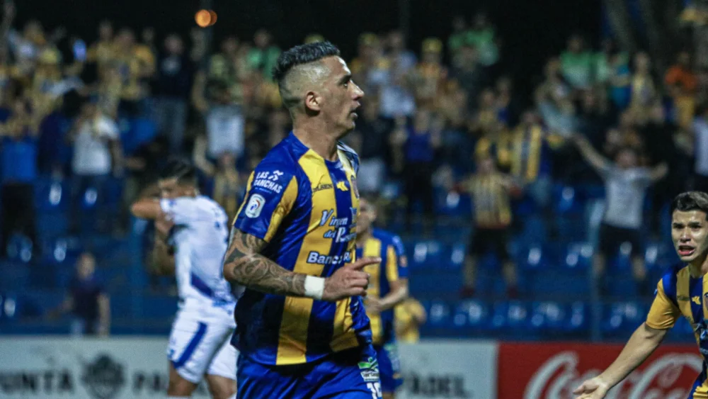 Luqueño vuelve a ganar y se toma más respiro en su lucha por salvarse