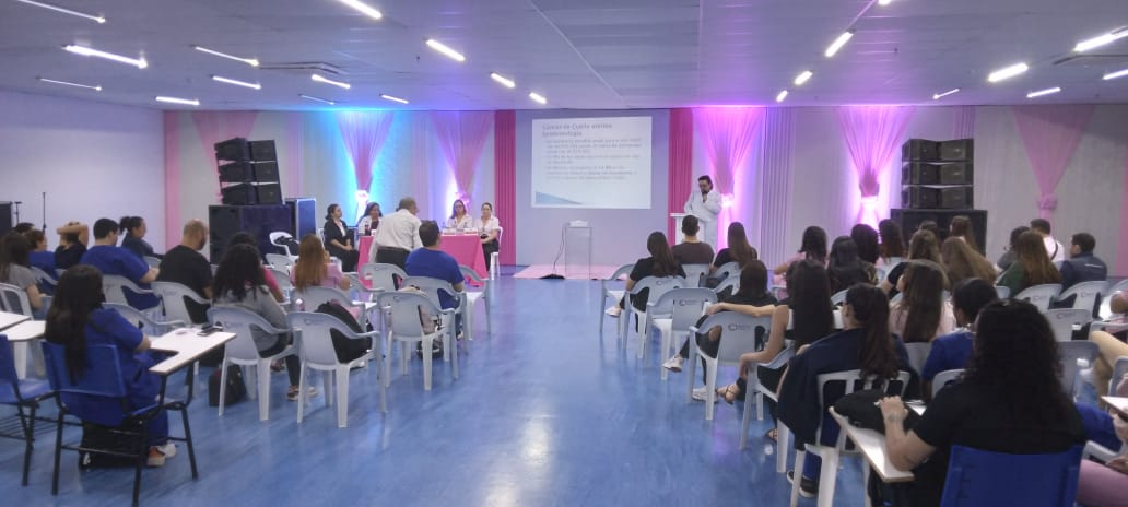 Clausura del Octubre Rosa en la UCP se celebró con una mesa redonda sobre cáncer de mama y cuello uterino Clausura del Octubre Rosa en la UCP se celebró con una mesa redonda sobre cáncer de mama y cuello uterino