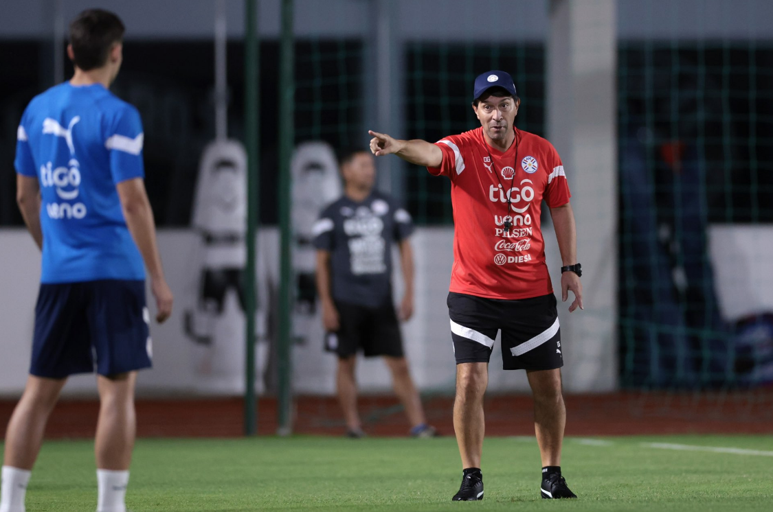 En el estreno de Daniel Garnero, Paraguay encara una durísima parada ante los campeones del mundo