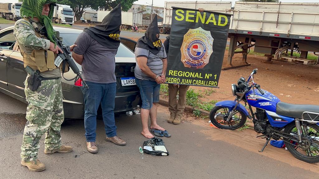 Brasileños son detenidos con droga luego de resistirse ante agentes de la Senad Brasileños son detenidos con droga luego de resistirse ante agentes de la Senad