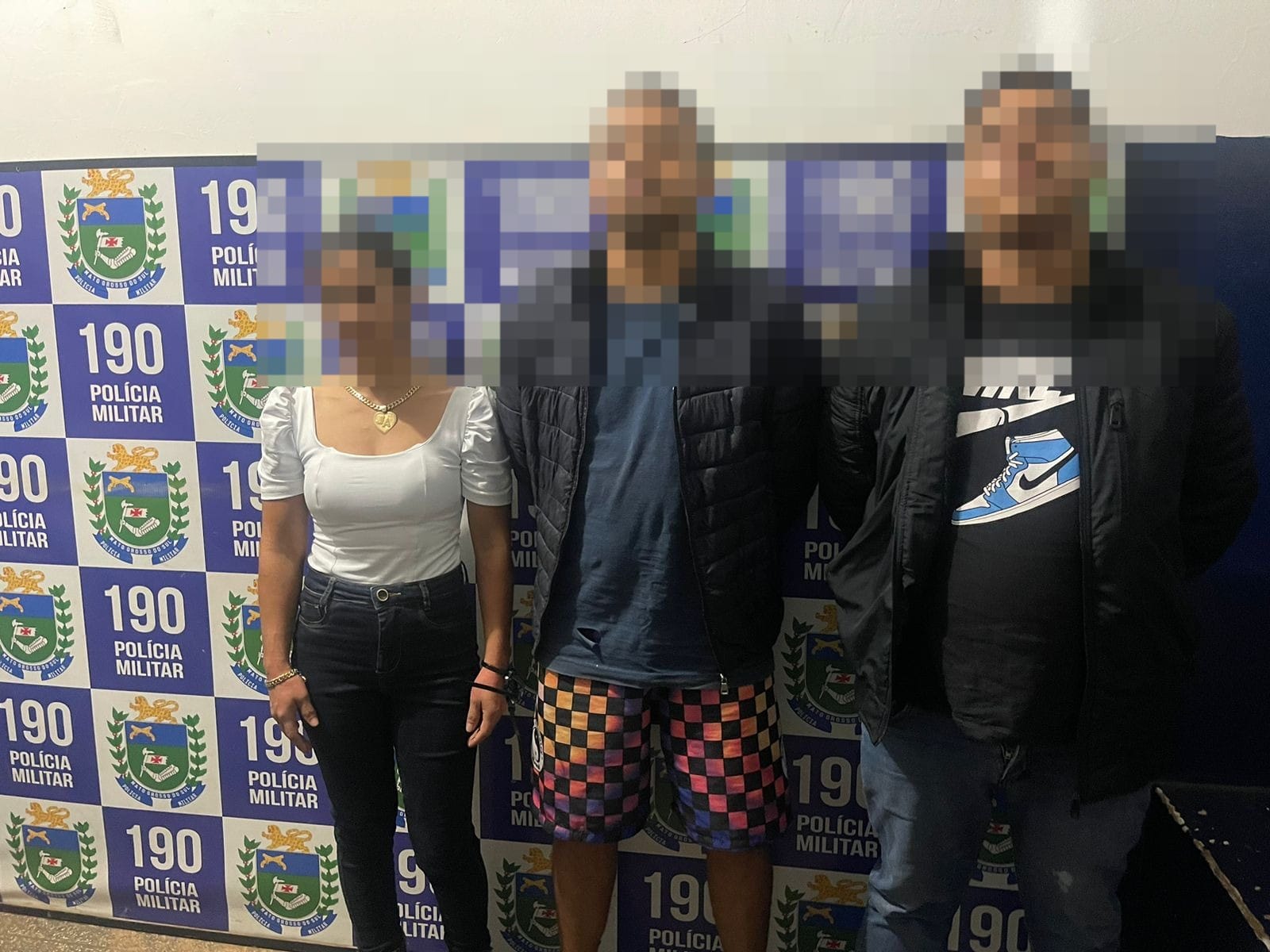 Policía Nacional detuvo a ocupantes de una camioneta con ayuda de sus pares de Brasil tras persecución Policía Nacional detuvo a ocupantes de una camioneta con ayuda de sus pares de Brasil tras persecución