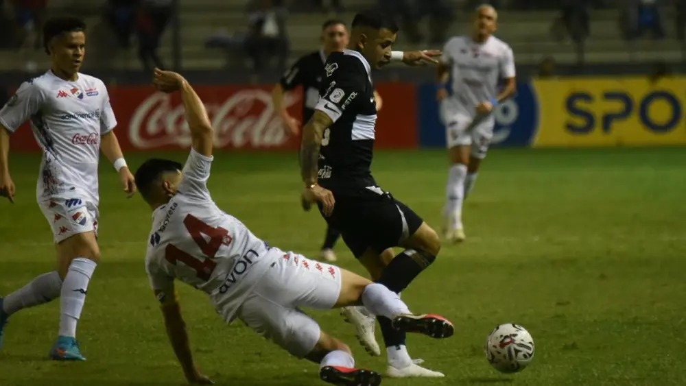 Nacional sorprende a Olimpia