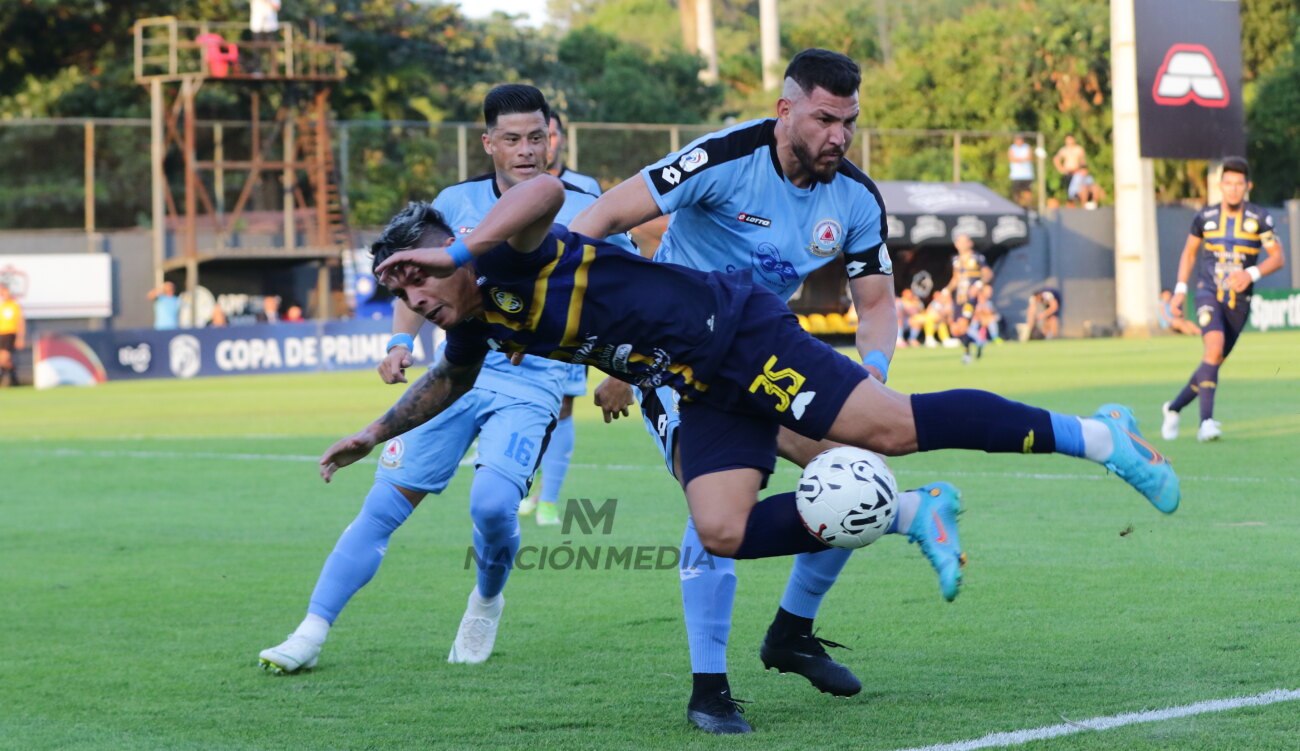 Resistencia y Trinidense chocan por puntos fundamentales