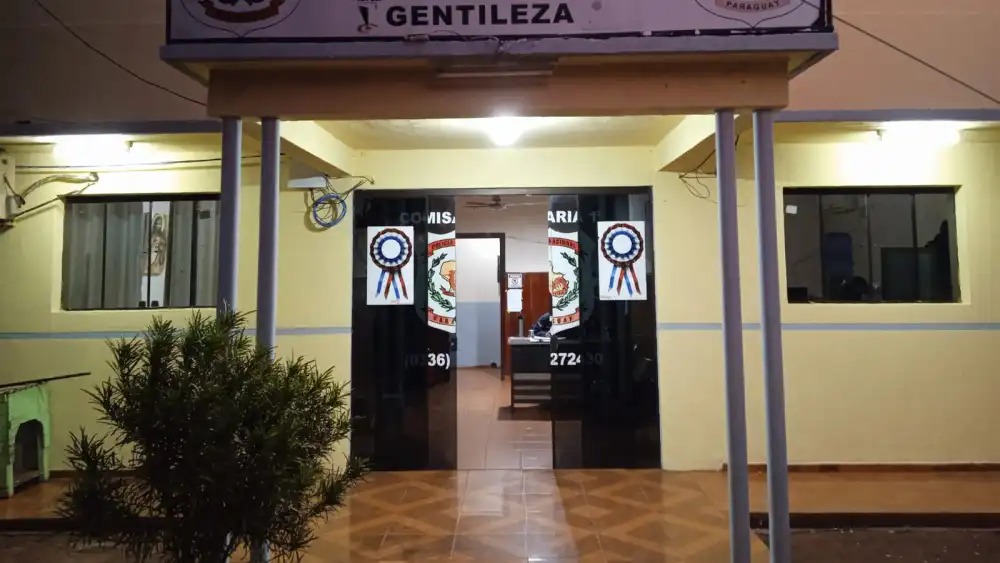 Docente queda detenido por supuesto abuso Docente queda detenido por supuesto abuso