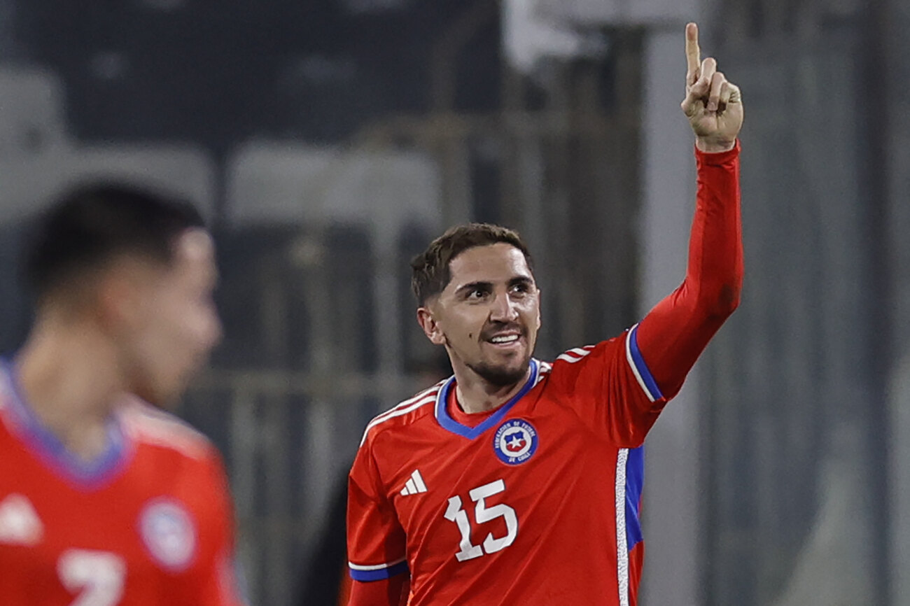 El «clásico del Pacífico» fue para la Chile de Berizzo, que se acomoda en las Eliminatorias