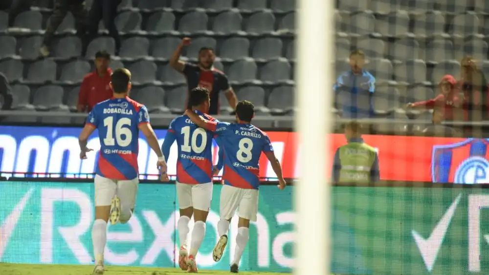Cerro Porteño gana y se acerca