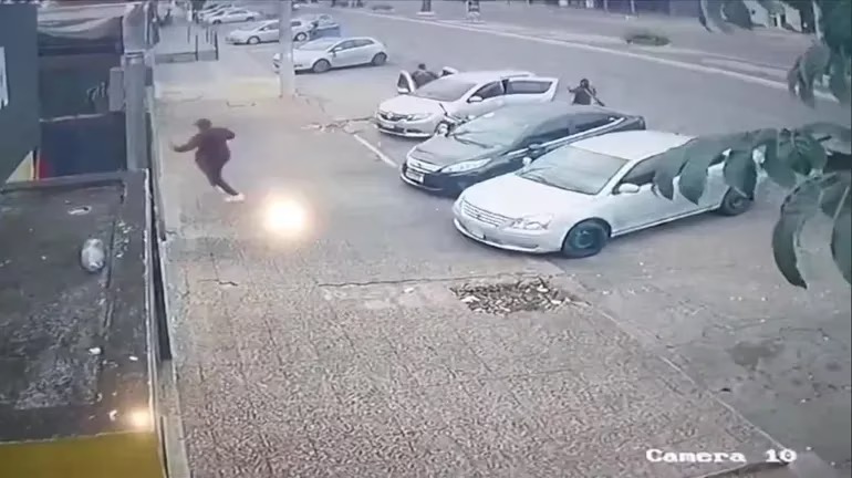 Asesinato frustrado en Ponta Porã: Hombre intuye ataque de sicarios y escapa ileso Asesinato frustrado en Ponta Porã: Hombre intuye ataque de sicarios y escapa ileso