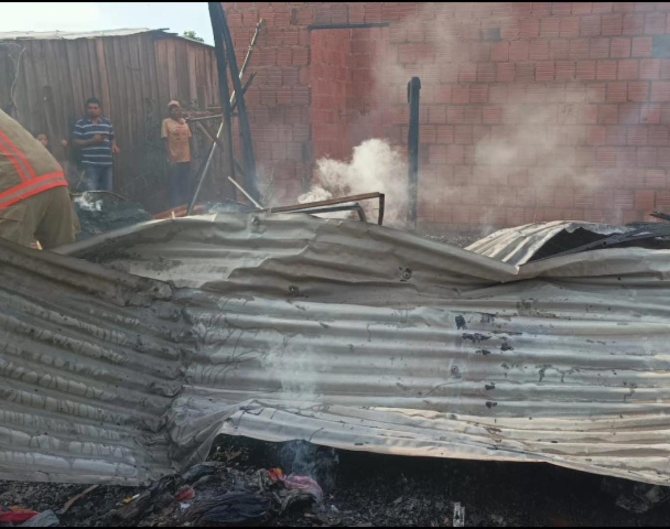 PJC: Niños que jugaban con bombitas ocasionaron un incendio de vivienda en Villa San Pedro PJC: Niños que jugaban con bombitas ocasionaron un incendio de vivienda en Villa San Pedro