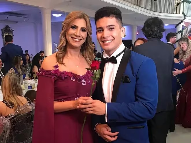 Otro que “está mejor”: primer empleo con G. 9.500.000 de sueldo para hijo de liberocartista en Diputados
