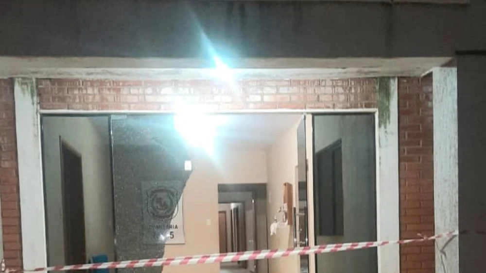 Sicariato en Alto Verá: Matan a un hombre, balean comisaría y una patrullera