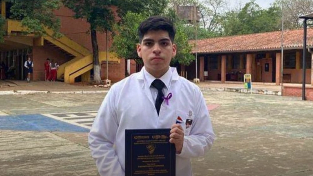 Mejor egresado cuestiona falencias de la educación paraguaya