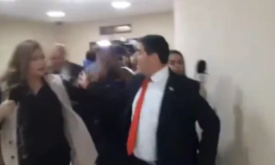Video: Senador agrede a periodista para evadir consulta sobre Operación Dakovo