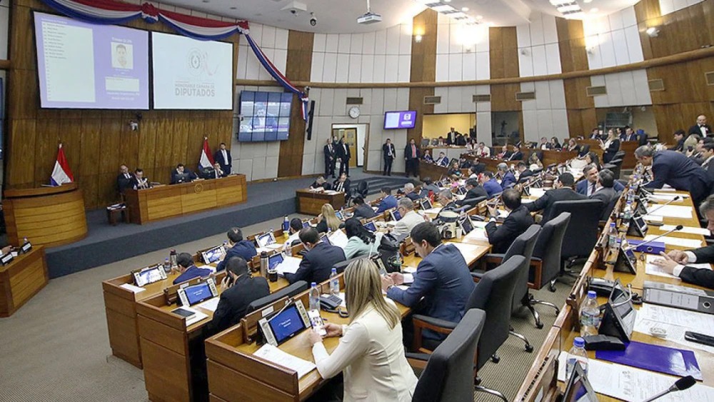 Cartismo impone a la fuerza sanción de ley de superintendencia de jubilaciones