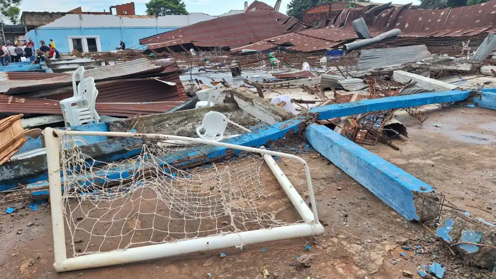 Desgracia en Caaguazú: Derrumbe de tinglado deja un fallecido y más de 10 heridos, según Salud
