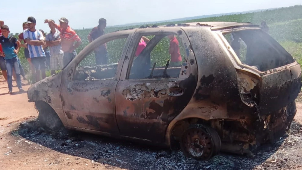 Hallan vehículo incinerado con al menos tres cuerpos en su interior en Villa Ygatimí