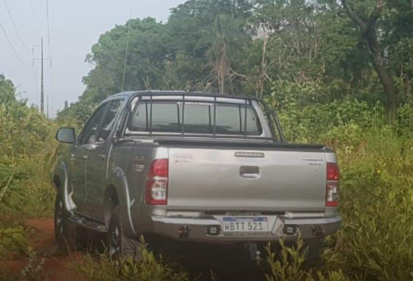 Sicarios abandonan la camioneta robada durante masacre en estancia de Amambay Sicarios abandonan la camioneta robada durante masacre en estancia de Amambay