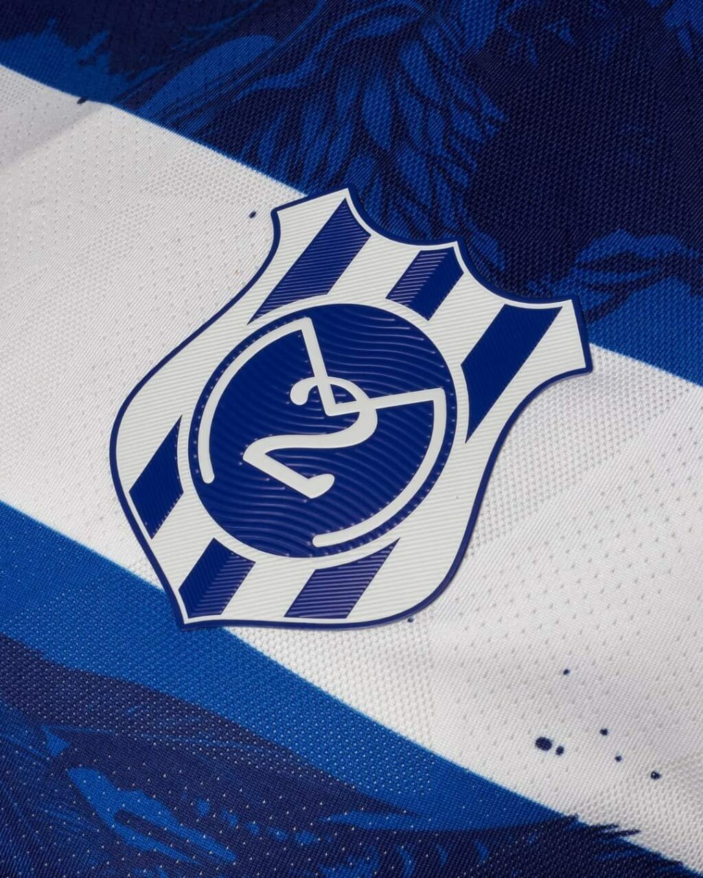 2 de Mayo saca sus «garras» y muestra la camiseta del retorno a Primera