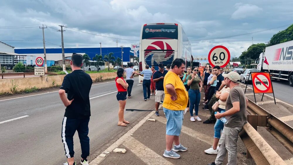 Paraguayos quedan varados en plena ruta mientras viajaban a Río de Janeiro