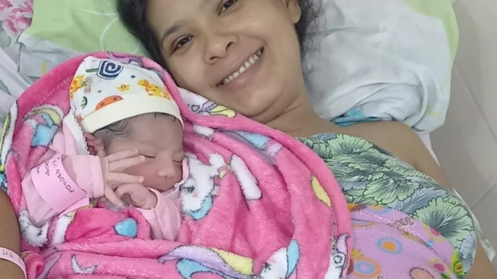 Rosaura Ayelén, la primera bebé del 2024 nació a las 00:00 en Capiatá