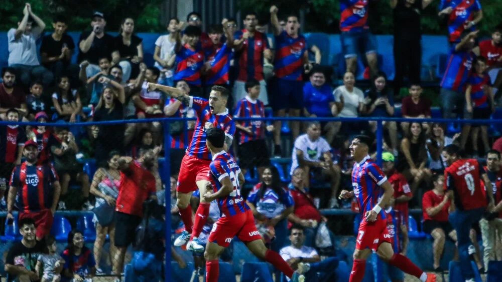 Cerro Porteño golea y se adueña de la punta