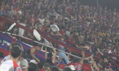 ¡La violencia le gana al fútbol! Cerro-2 de Mayo, suspendido por violencia extrema
