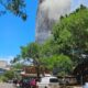 Intenso trabajo de bomberos para controlar el incendio en un edificio de CDE