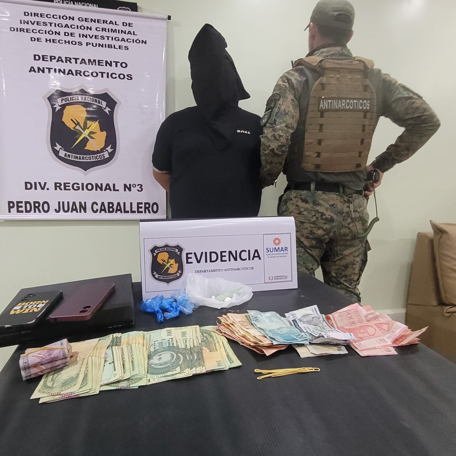 PJC: Detienen a supuesto microtraficante con drogas y altas sumas de dinero en Villa Guillermina PJC: Detienen a supuesto microtraficante con drogas y altas sumas de dinero en Villa Guillermina