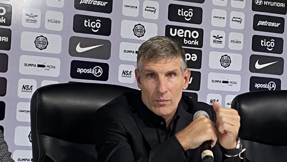 Martín Palermo, presentado como técnico de Olimpia