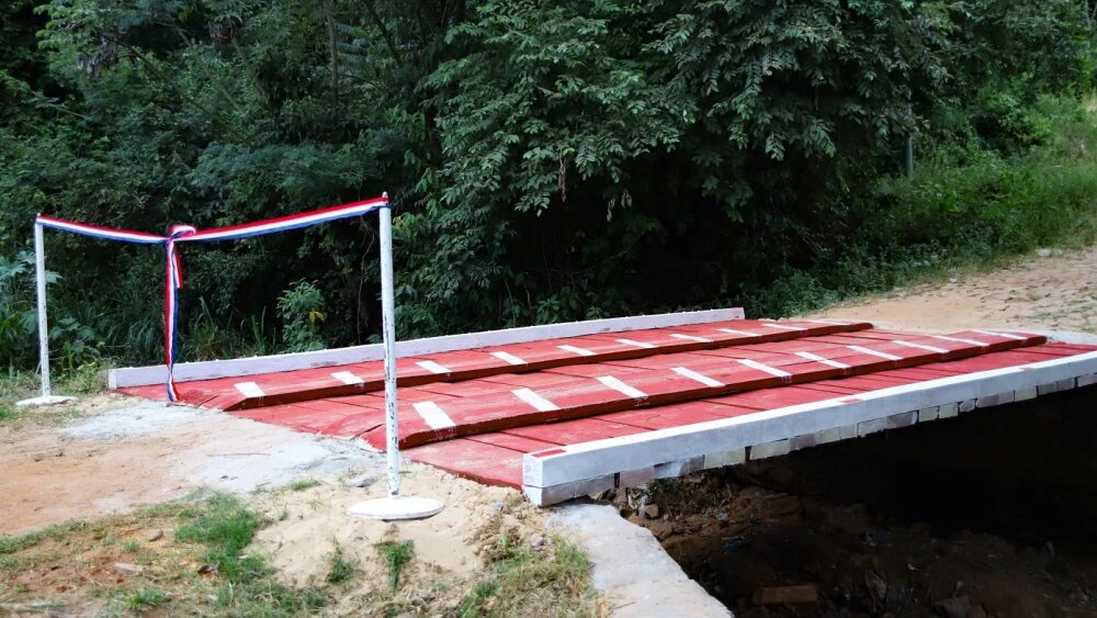 Gobernación de Caaguazú destaca en acto reparación de precario puente de madera por G. 43 millones