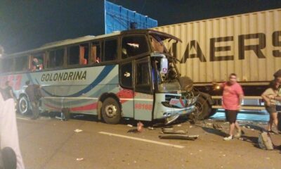 Grave accidente entre bus y camión deja 13 heridos