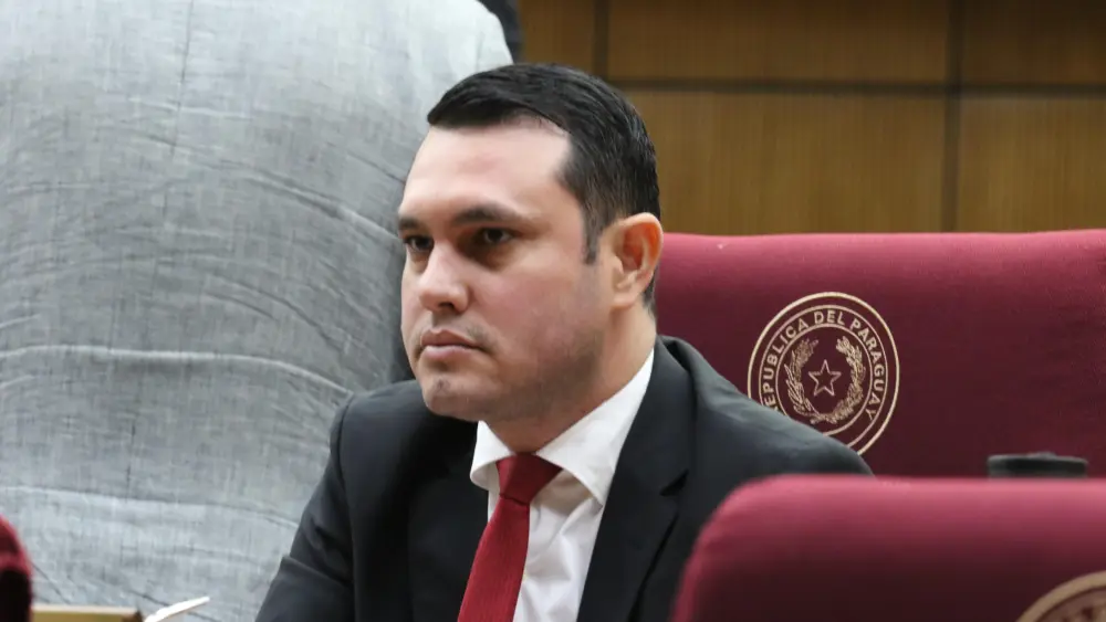 Senado aprueba desafuero del cartista Hernán Rivas por caso título falso