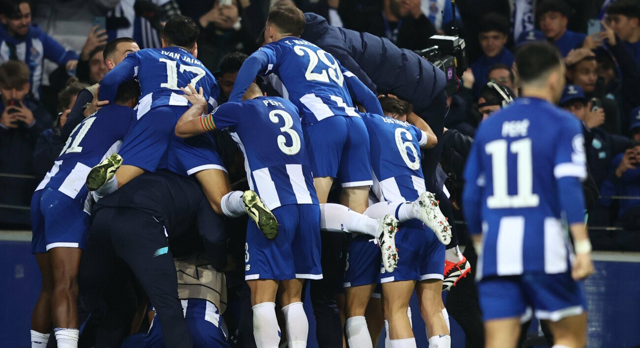 Porto golpea sobre el final y va con mínima ventaja a Londres