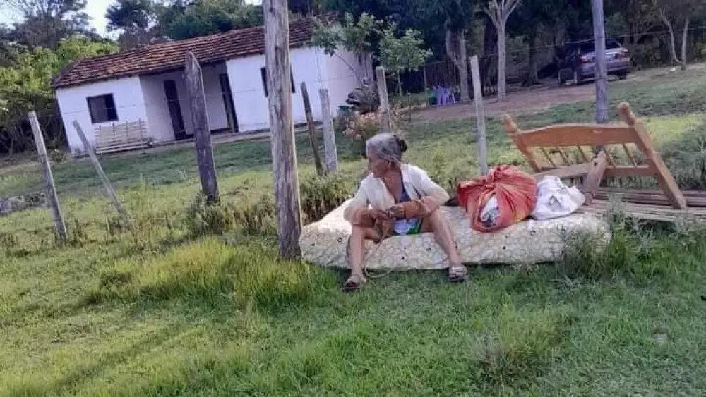Mujer de 77 años es desalojada de su vivienda por su hija en Paraguarí