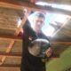 Paracaidista aterriza sobre el techo de una casa en Pedro Juan Caballero