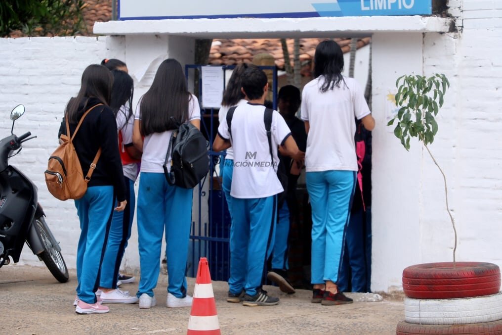 MEC insta a no exigir uniforme de gala a los niños ante ola de calor