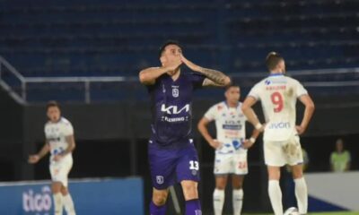Tacuary festeja sobre el final en Sajonia