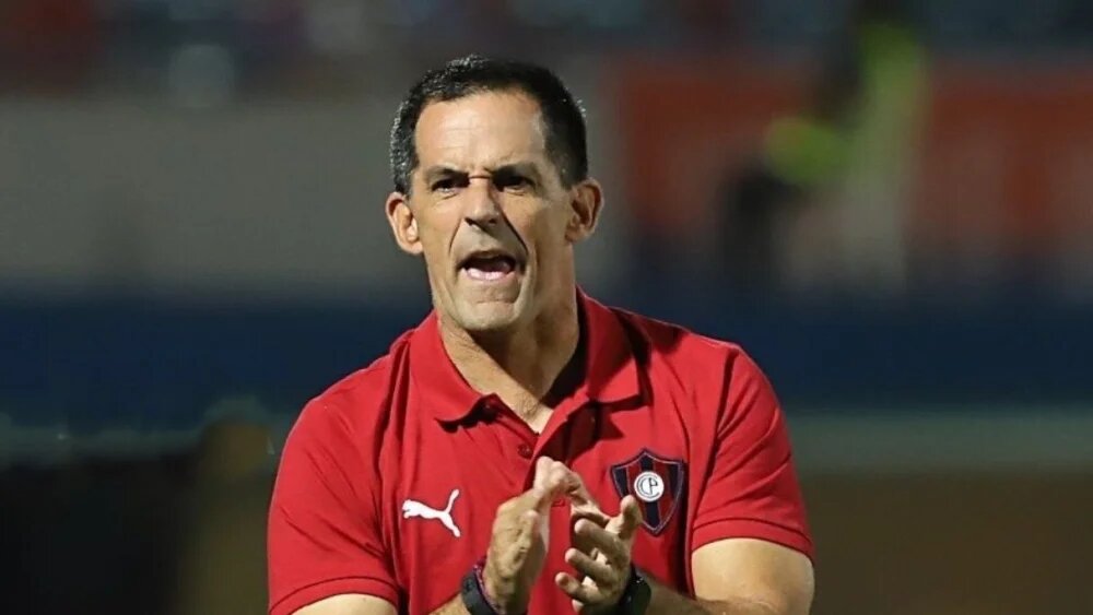 Víctor Bernay ya no es técnico de Cerro Porteño