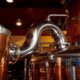 Emprendedor tuvo que desechar 3 mil litros de cerveza por culpa de la ANDE