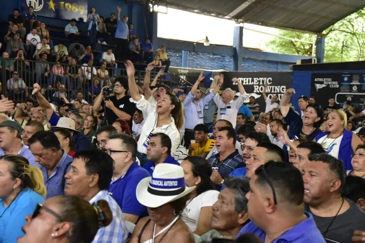 Convención PLRA: expulsan del partido a senadores liberocartistas por 20 años