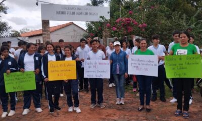 Arroyito: Alumnos y padres de un colegio exigen al Ministerio de Educación la devolución de rubros