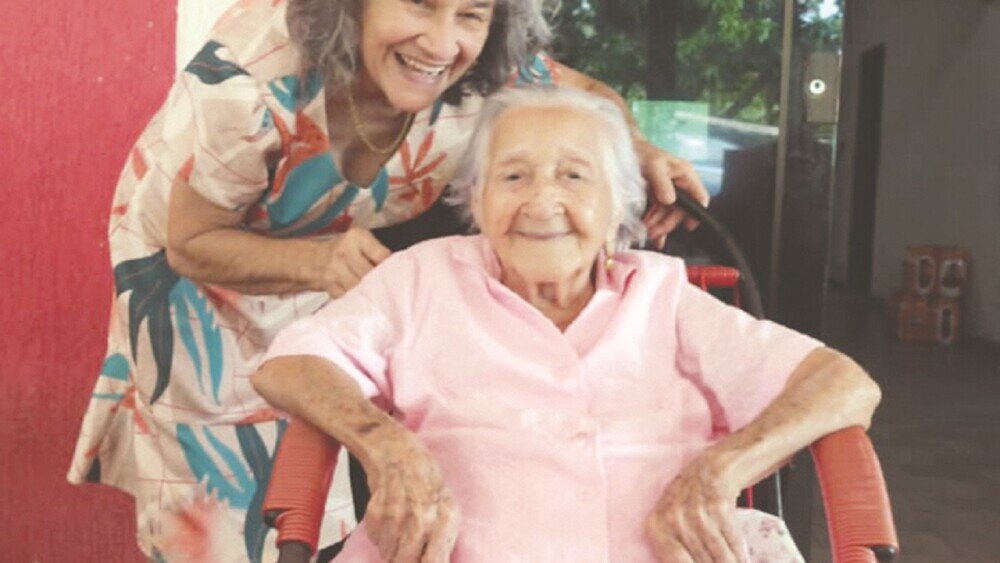 Leonora apagó su velita número 105 Leonora apagó su velita número 105