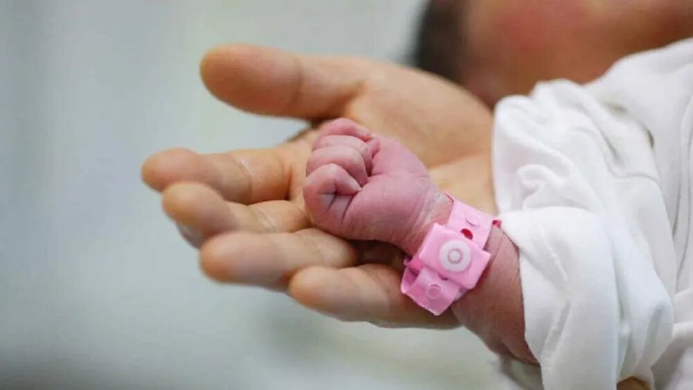 Forense explica qué pudo suceder con el bebé que volvió a respirar durante su velorio